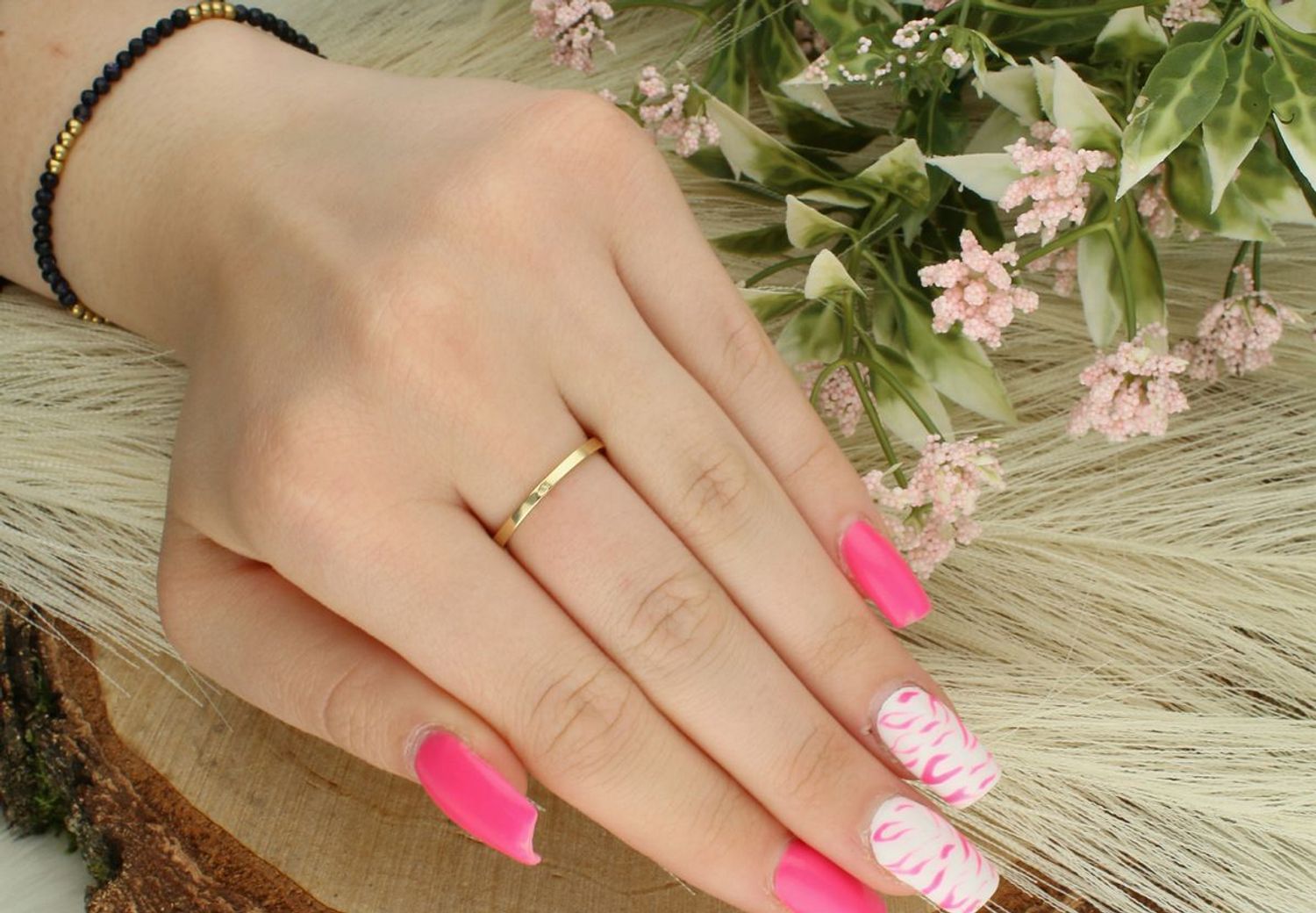 Złoty pierścionek damski PI 6775A próby 585 z czarną cyrkonią 5 mm. Szerokość szyny 1 mm, waga 2,00 g. Elegancka i subtelna biżuteria dla kobiet z charakterem.1.jpg